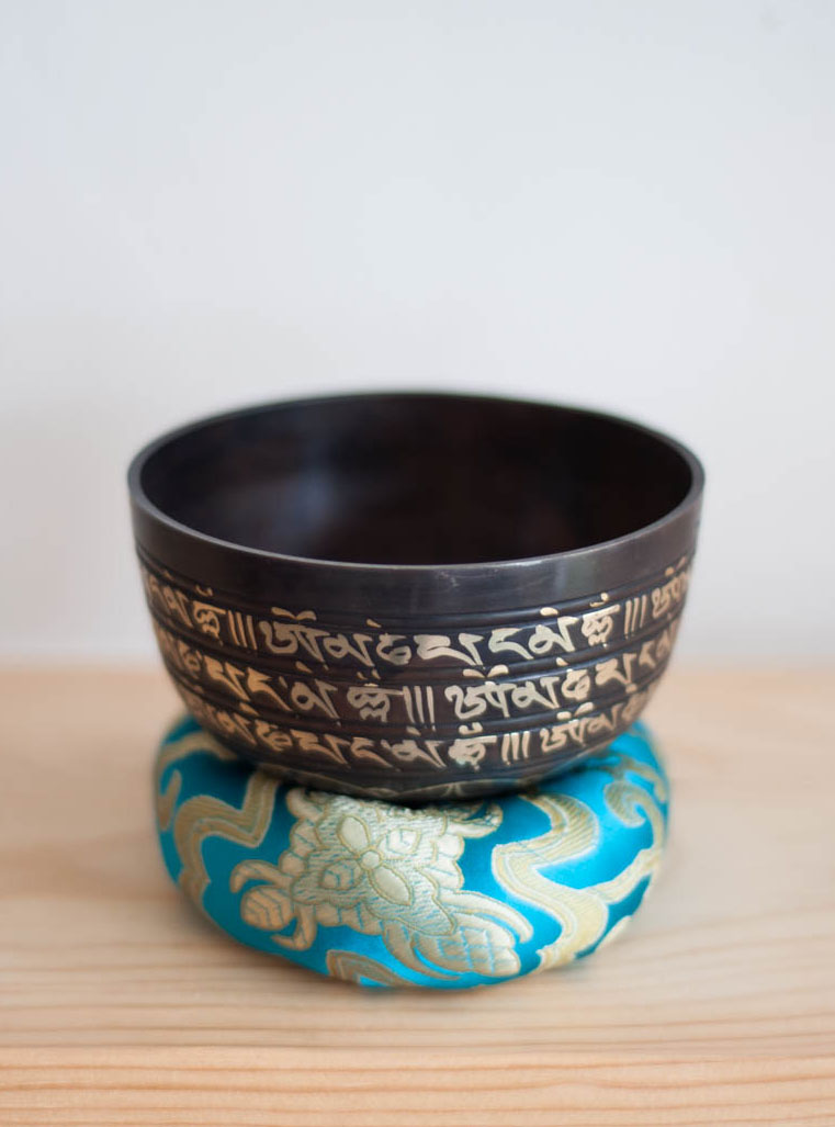 Solar Plexus Chakra Singing Bowl - ornate